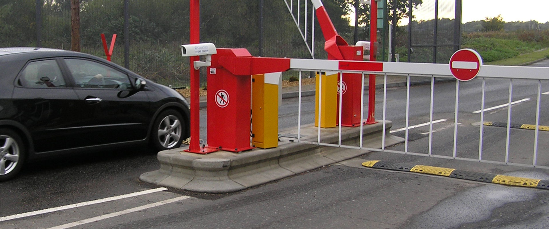 Automated electric barrier with ANPR