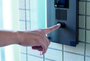 玄関　インターホン　パーツカット